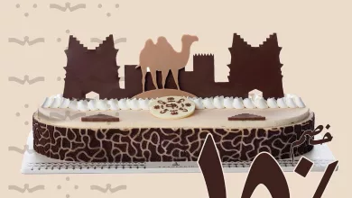تشكيلة حلويات #يوم_التأسيس من #سعدالدين بنكهاتها العريقة والأصيلة للإحتفال بفخر دولتنا ومجدها التليد 🐫🌴🗡️🇸🇦 *كيكة يوم التأسيس بنكهة الفانيليا والبيكان :طبقات من كيك الشوكولاتة وموس الفانيليا وكروكان البيكان. -لايفوتك خصم الحجز المسبق ١٥٪ لحق واحجز الحين🤩 *تقدر تحجزها عشان تستفيد من خصم الحجز المسبق عن طريق (الرقم الموحد ،،اقرب فرع لك) 920017070 #حلويات_سعدالدين #سعدالدين #يوم_التأسيس #يوم_التأسيس_السعودي #يوم_بدينا